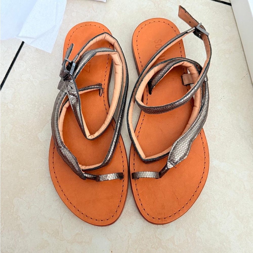 SCHUTZ Courtney Leather Metallic Sandals Elegant Minimalist Design
